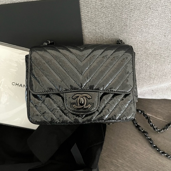 Chanel - Picture 3 of 15